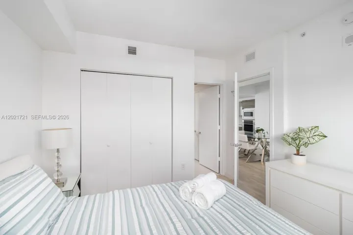 2nd Bedroom with Queen Bed