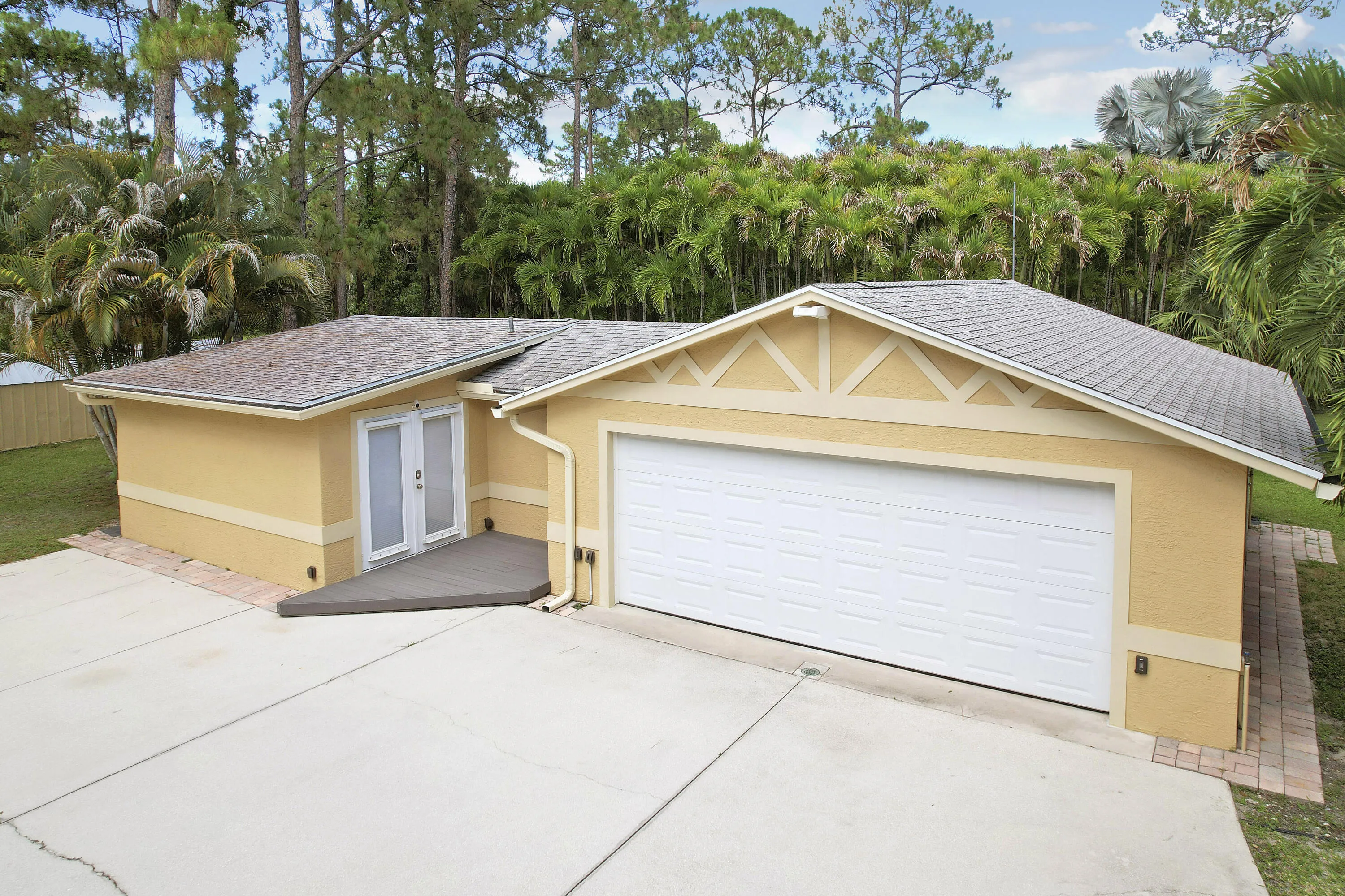 Garage / Guest House