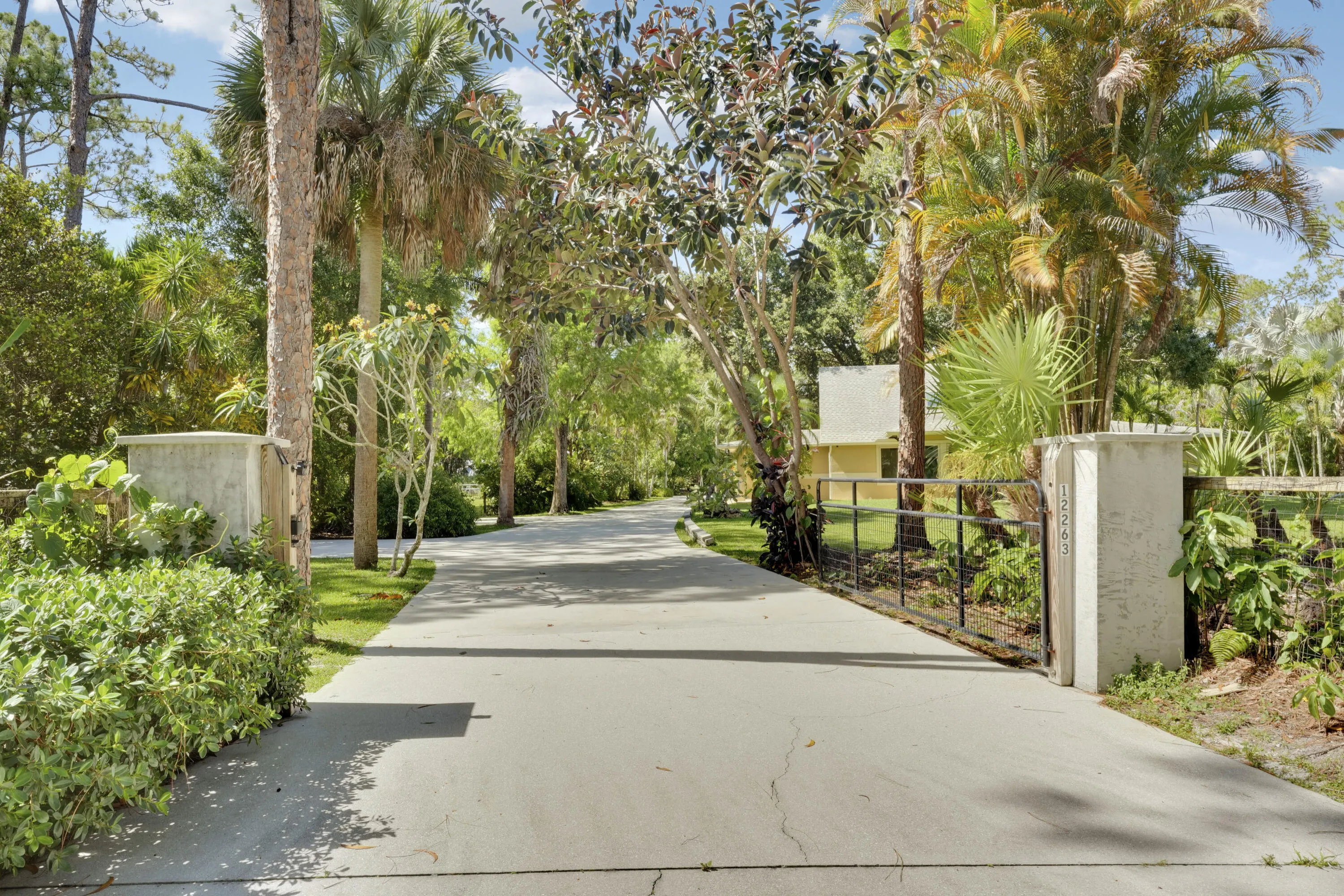 Gate / Entryway