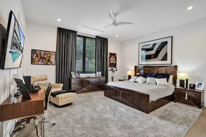 Large guest room 1