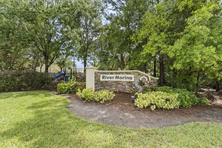 42_stuart + river marina - sign