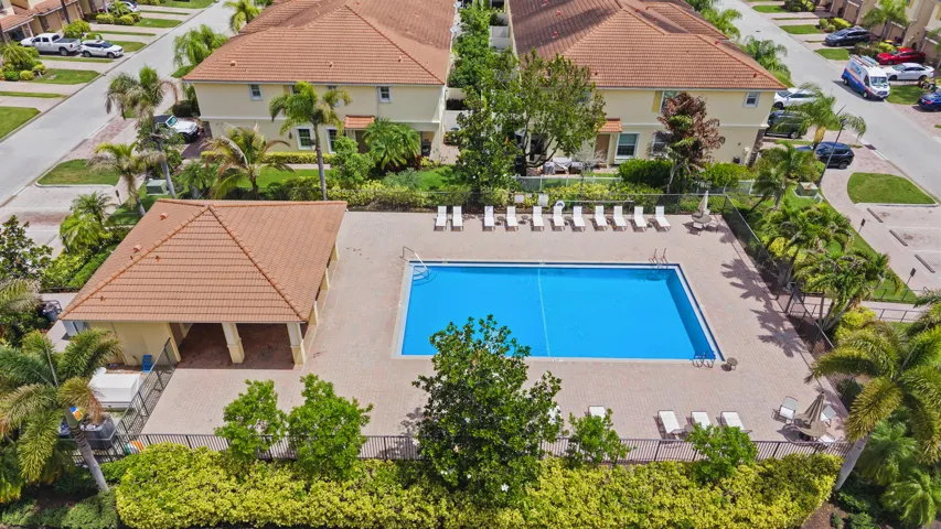 40_stuart + river marina - pool