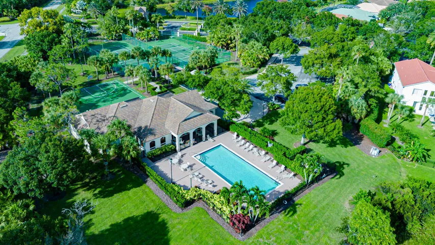 4989 SW Saint Creek Drive-8