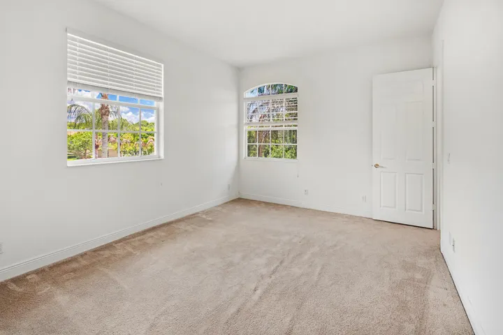4989 SW Saint Creek Drive-36