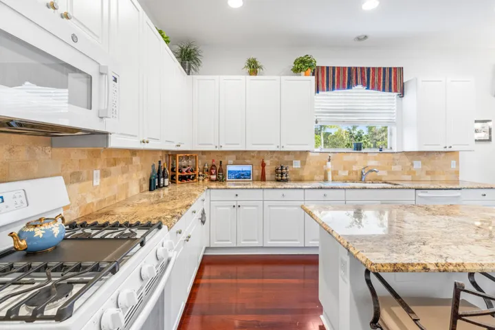 4989 SW Saint Creek Drive-3