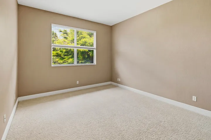 4989 SW Saint Creek Drive-34