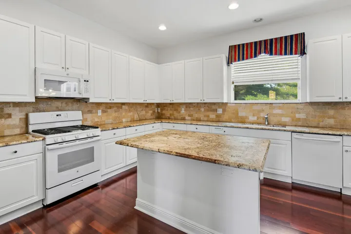 4989 SW Saint Creek Drive-20