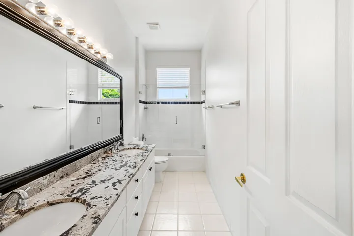 4989 SW Saint Creek Drive-32
