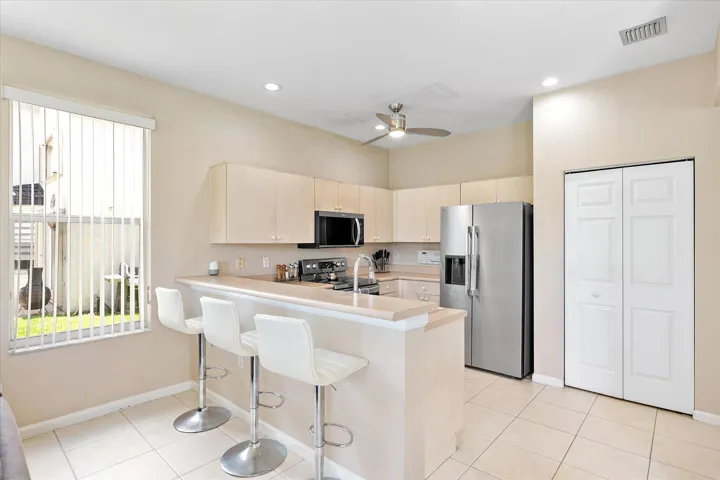 15-16385 SW 27th St_015