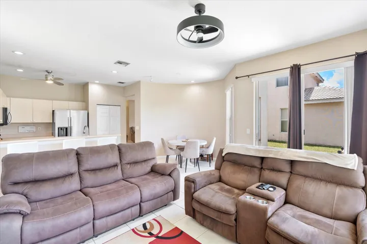 16-16385 SW 27th St_016