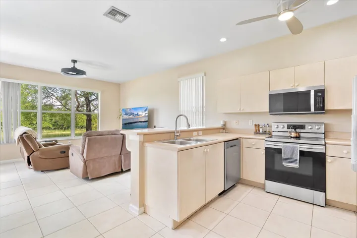 09-16385 SW 27th St_009