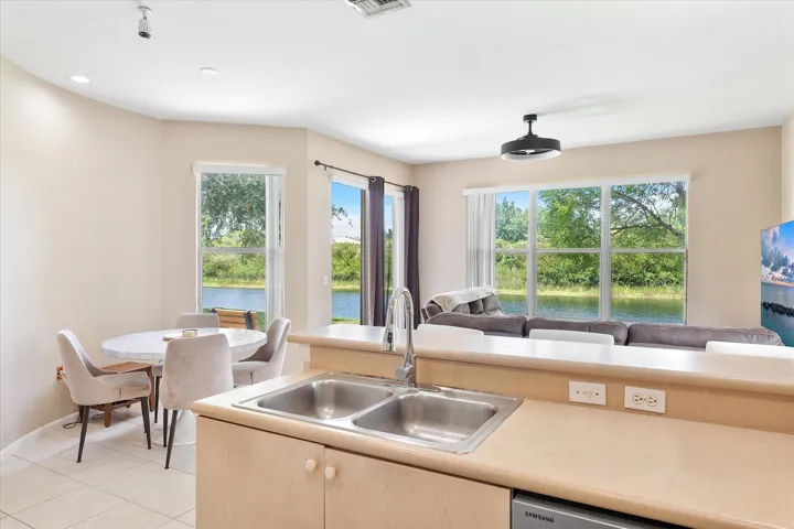 11-16385 SW 27th St_011