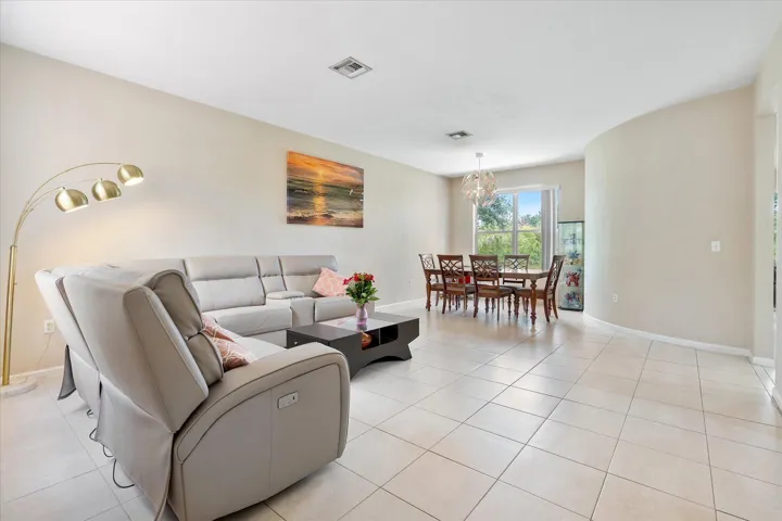 05-16385 SW 27th St_005