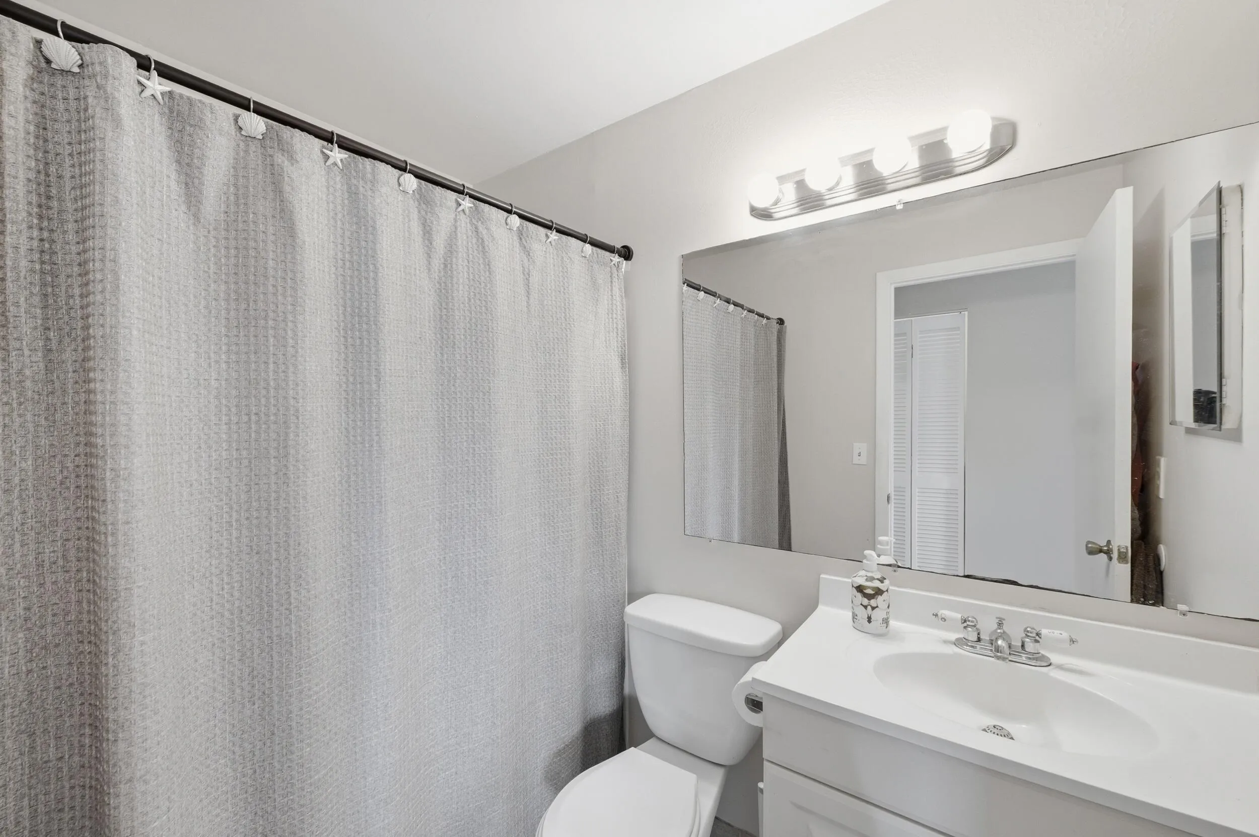 Primary Bath with combo tub/shower