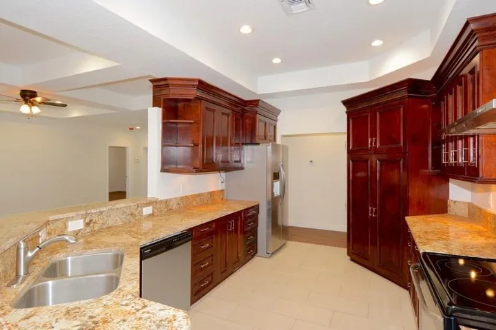 04_4935LamePantherLane_5_Kitchen_FlexMLS