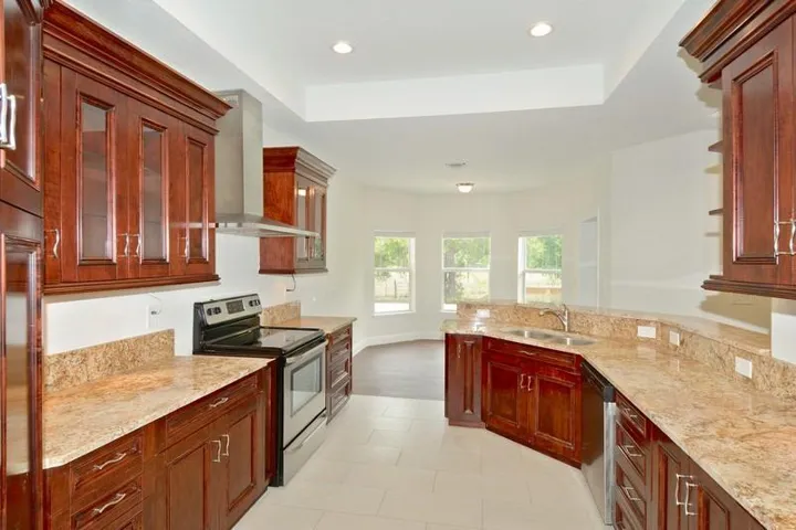 05_4935LamePantherLane_191_KitchenBreakf