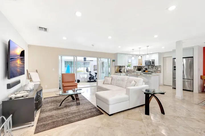 Living Room / Kitchen
