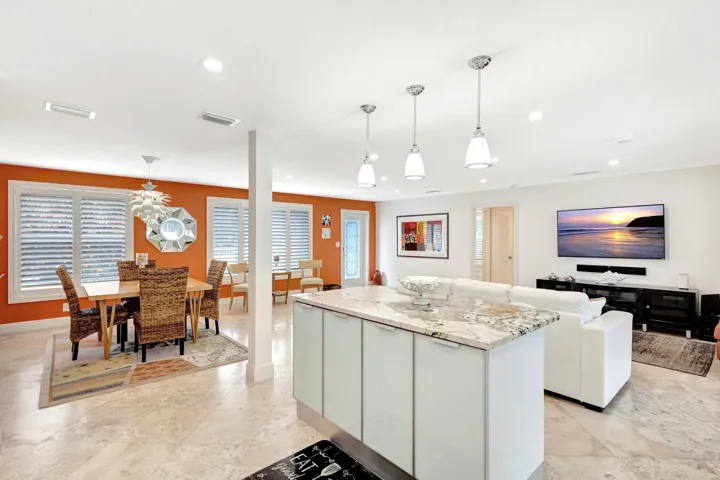 LR / Kitchen Island