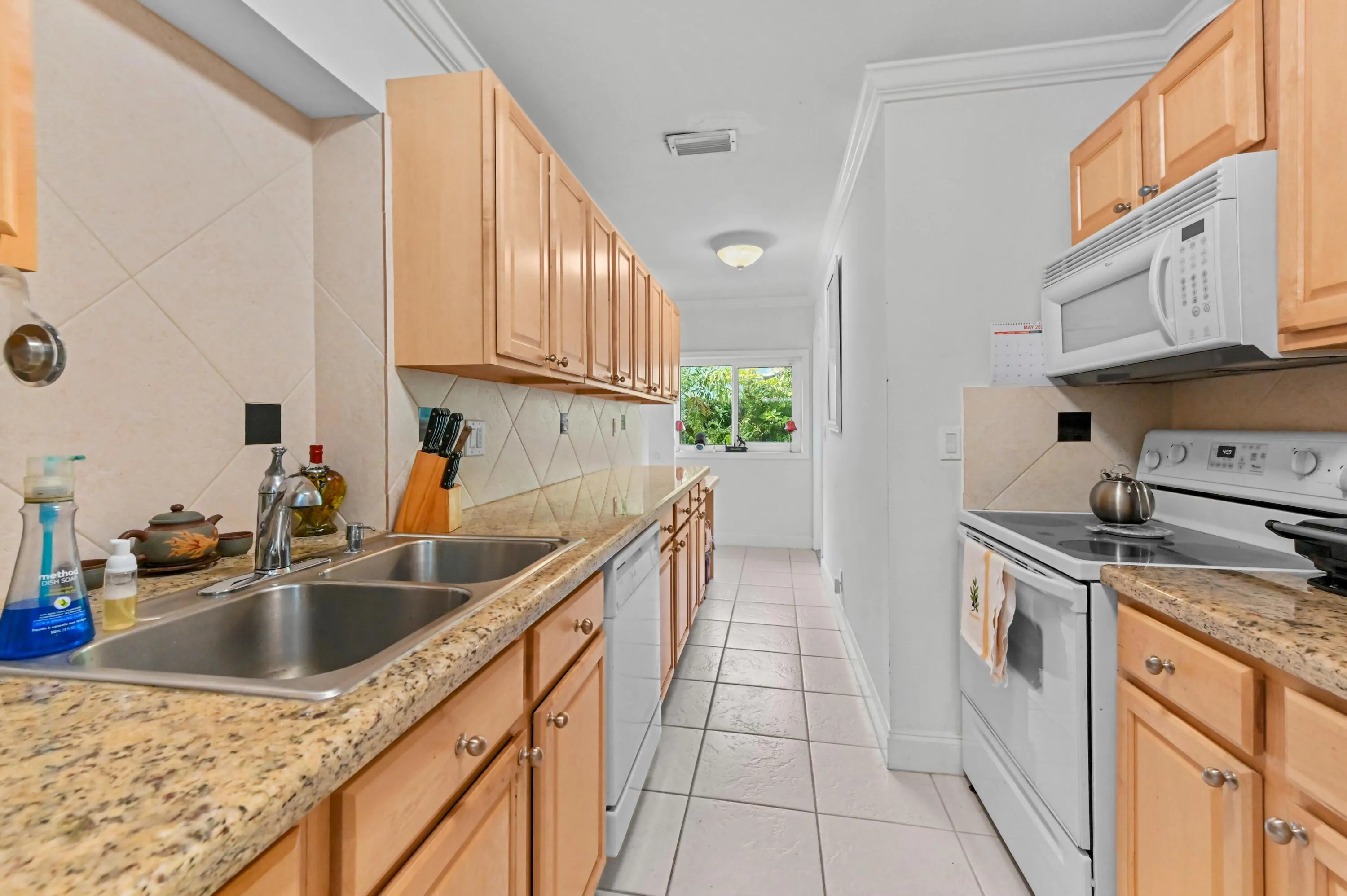 13 Kitchen 01