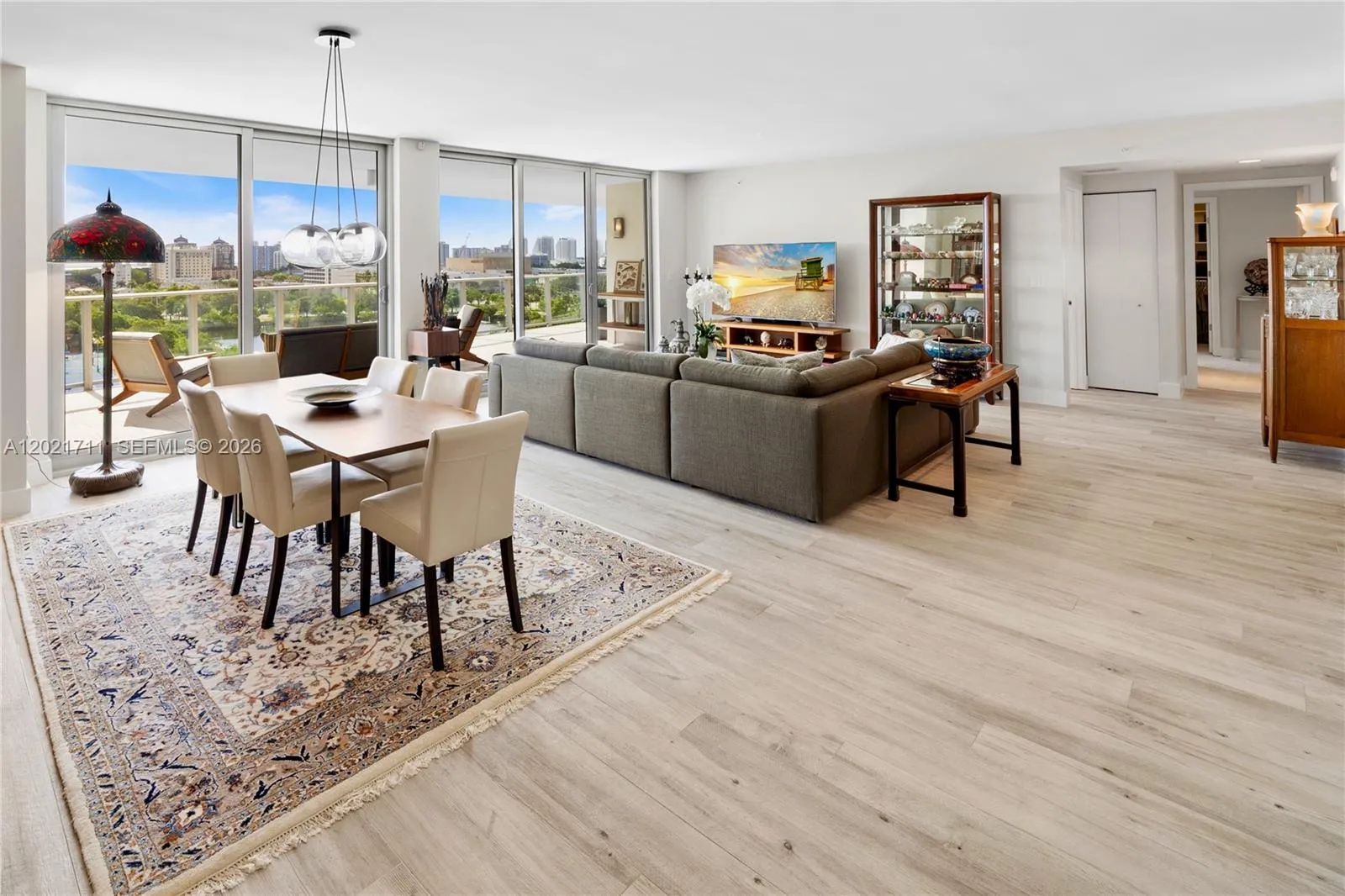 Open Plan with Views from All Angles