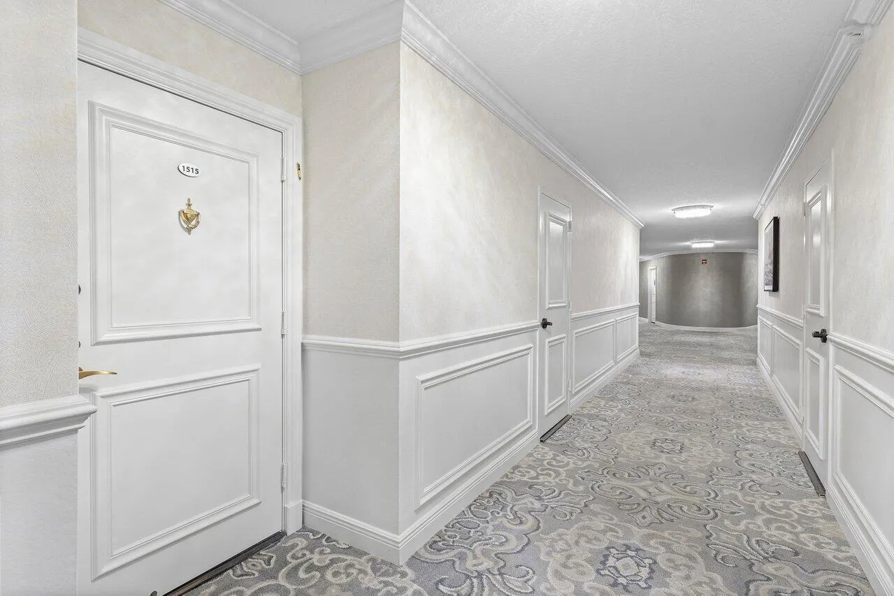 Ballway to the front door