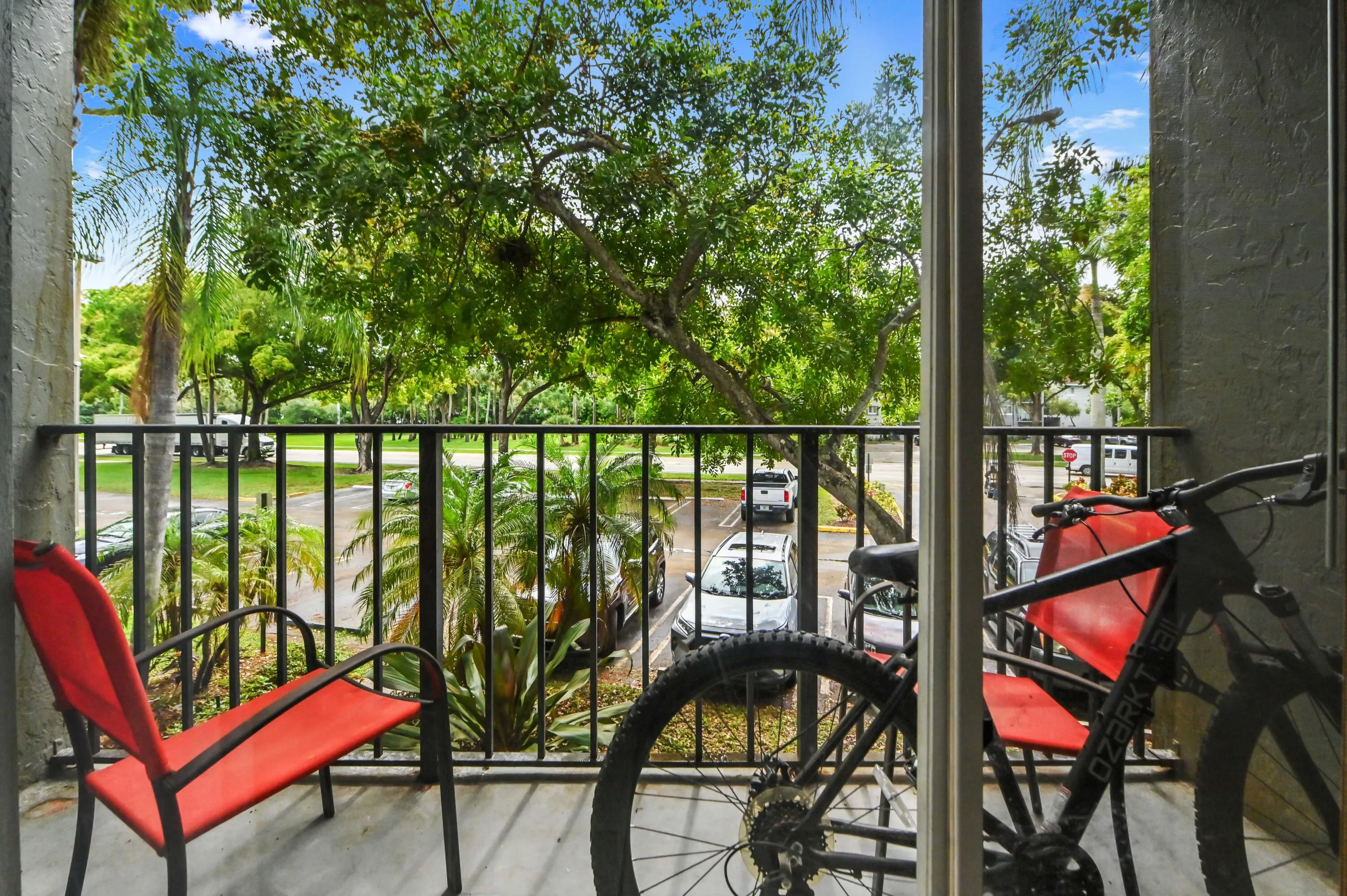 15 Balcony 01