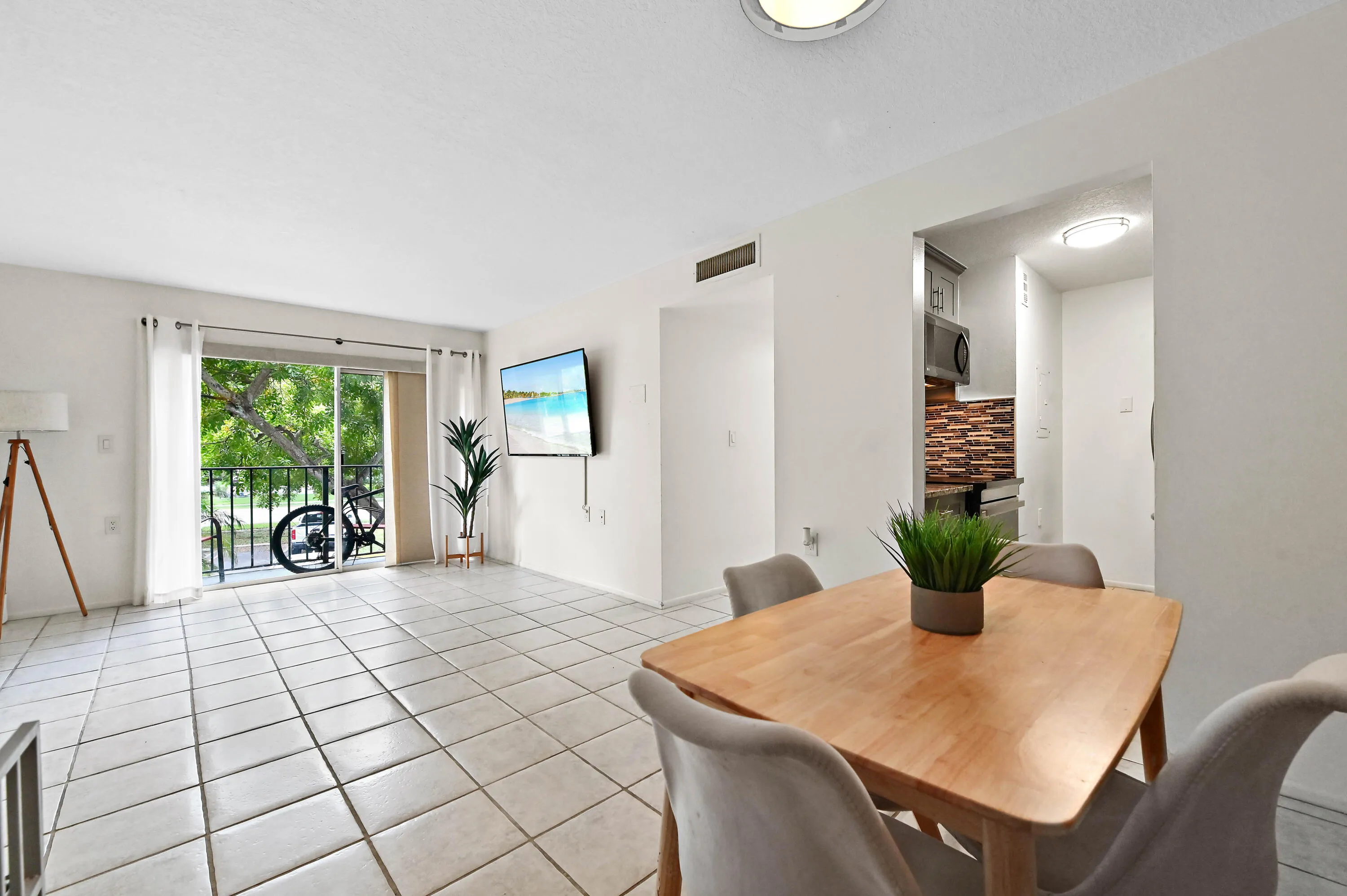 08 Dining area 02