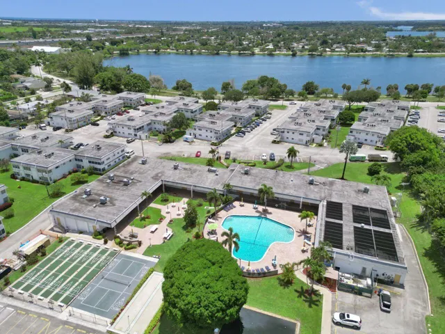 Overhead Clubhouse - Amenities