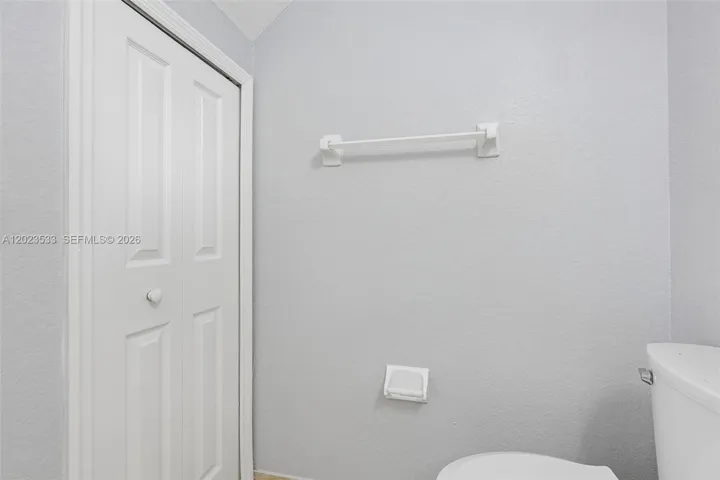 Photo 33