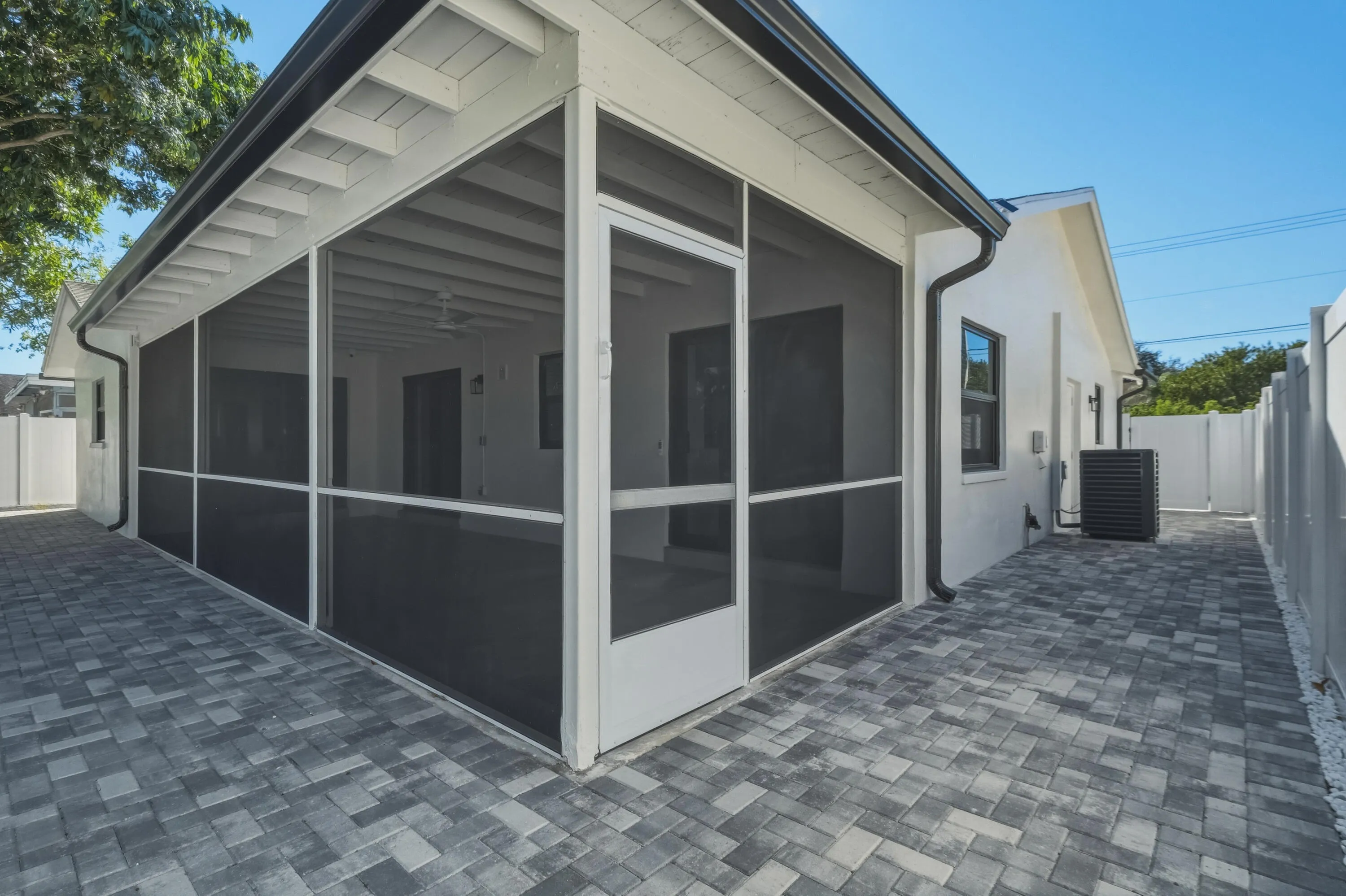 22390 SW 66th Ave-54