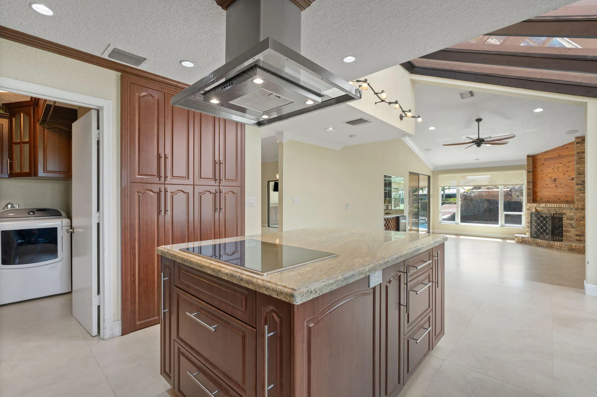 12-web-or-mls-11220 NW 2nd Manor Coral S