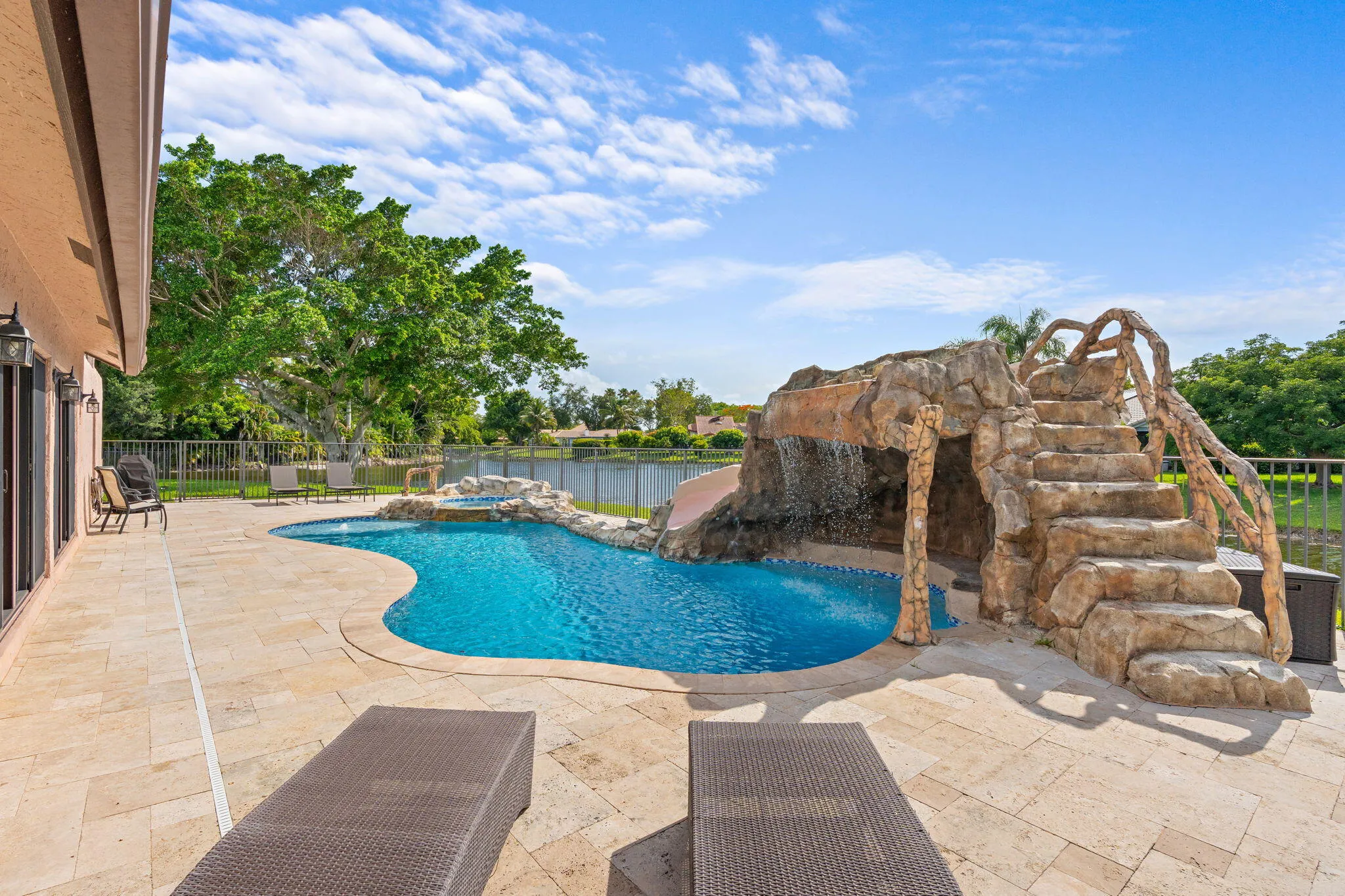 56-web-or-mls-11220 NW 2nd Manor Coral S