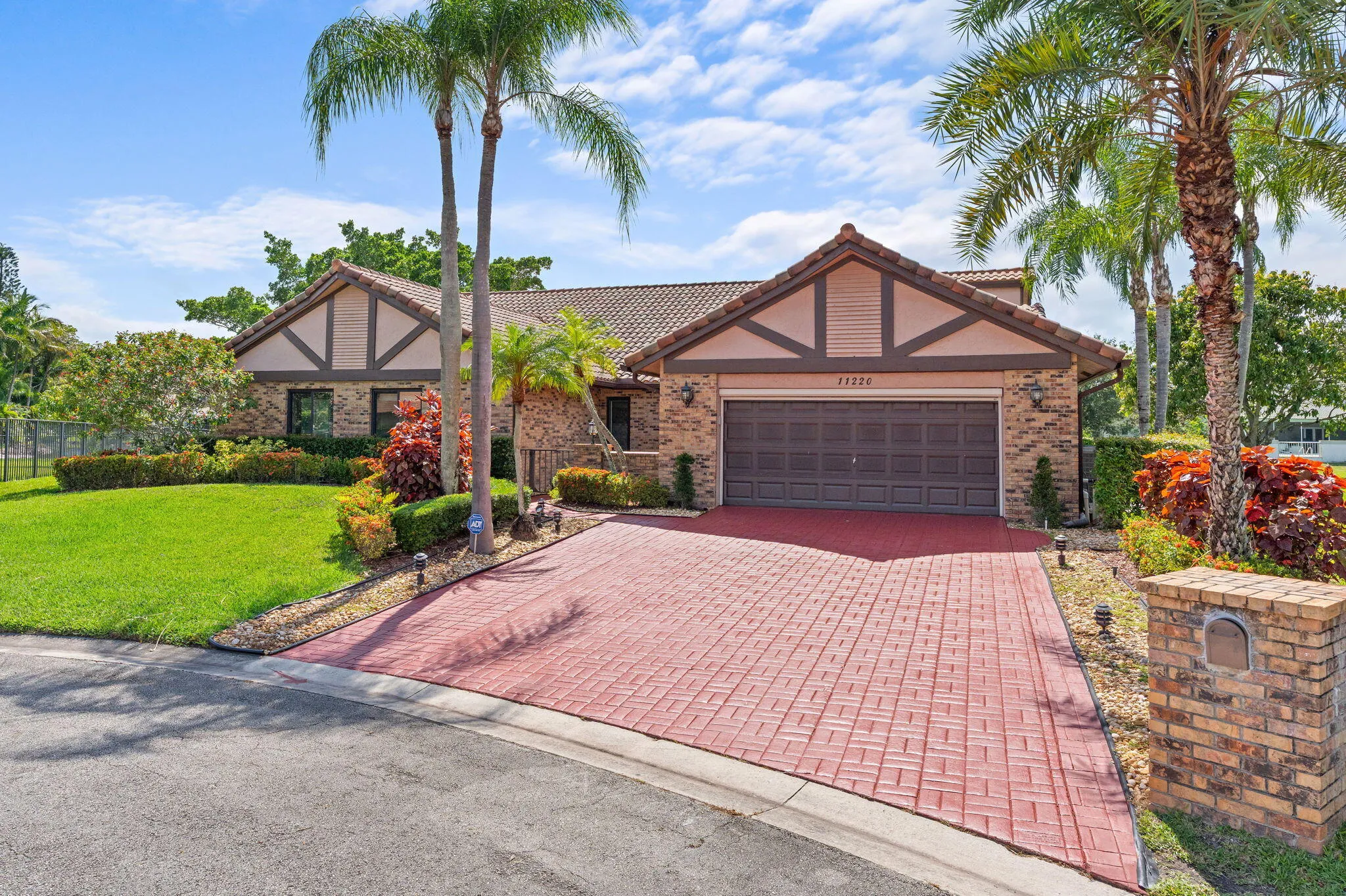 1-web-or-mls-11220 NW 2nd Manor Coral Sp