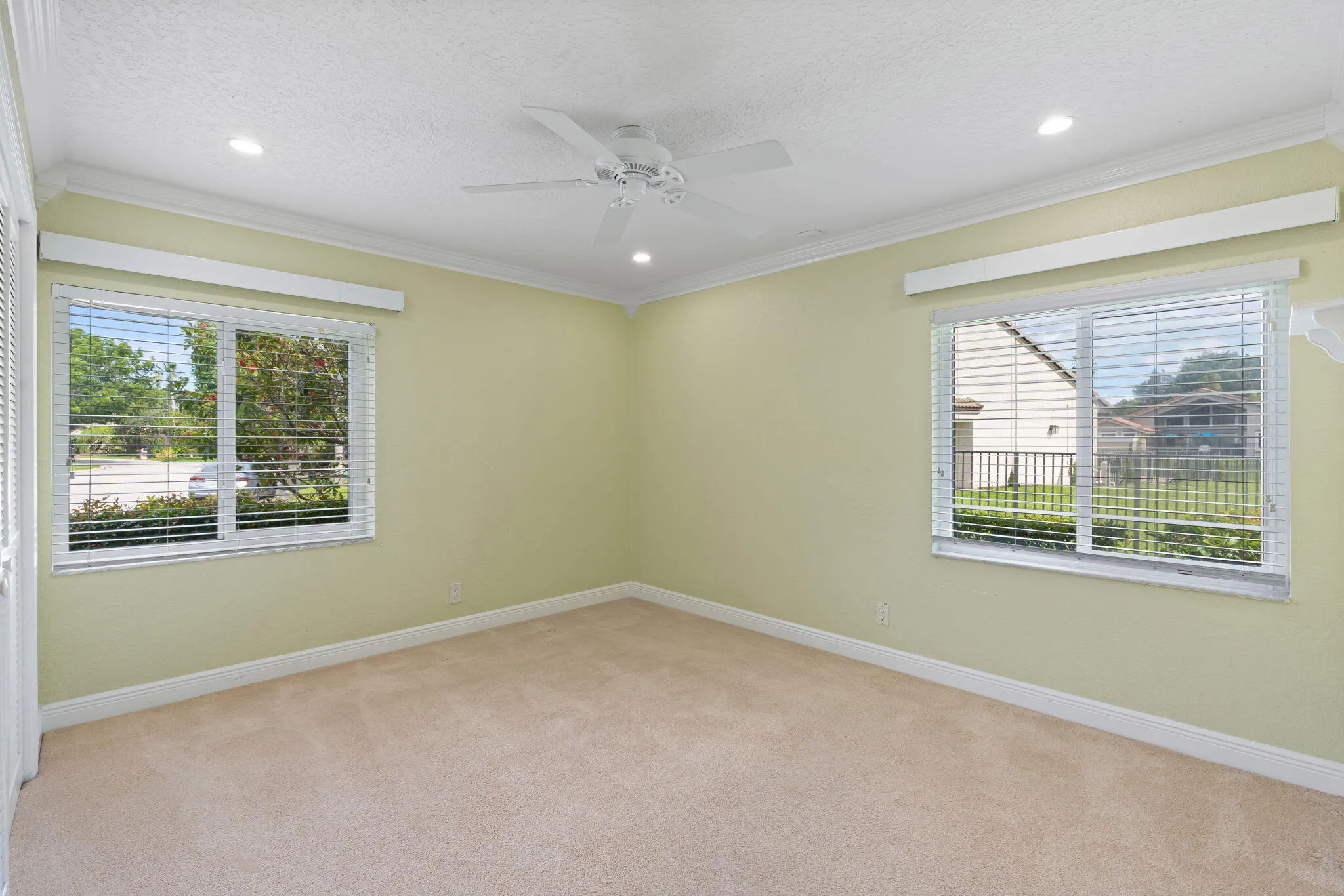 45-web-or-mls-11220 NW 2nd Manor Coral S