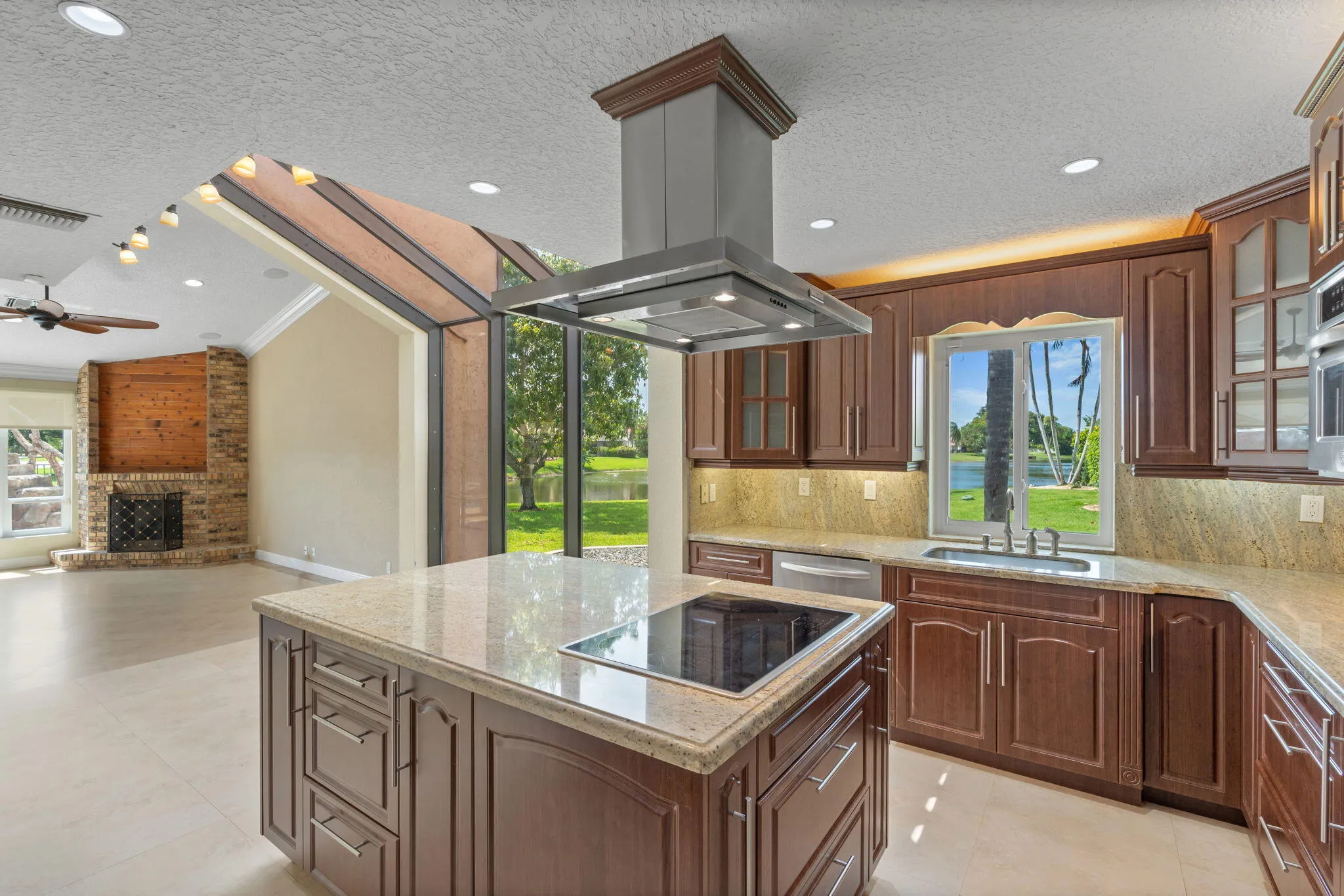 11-web-or-mls-11220 NW 2nd Manor Coral S