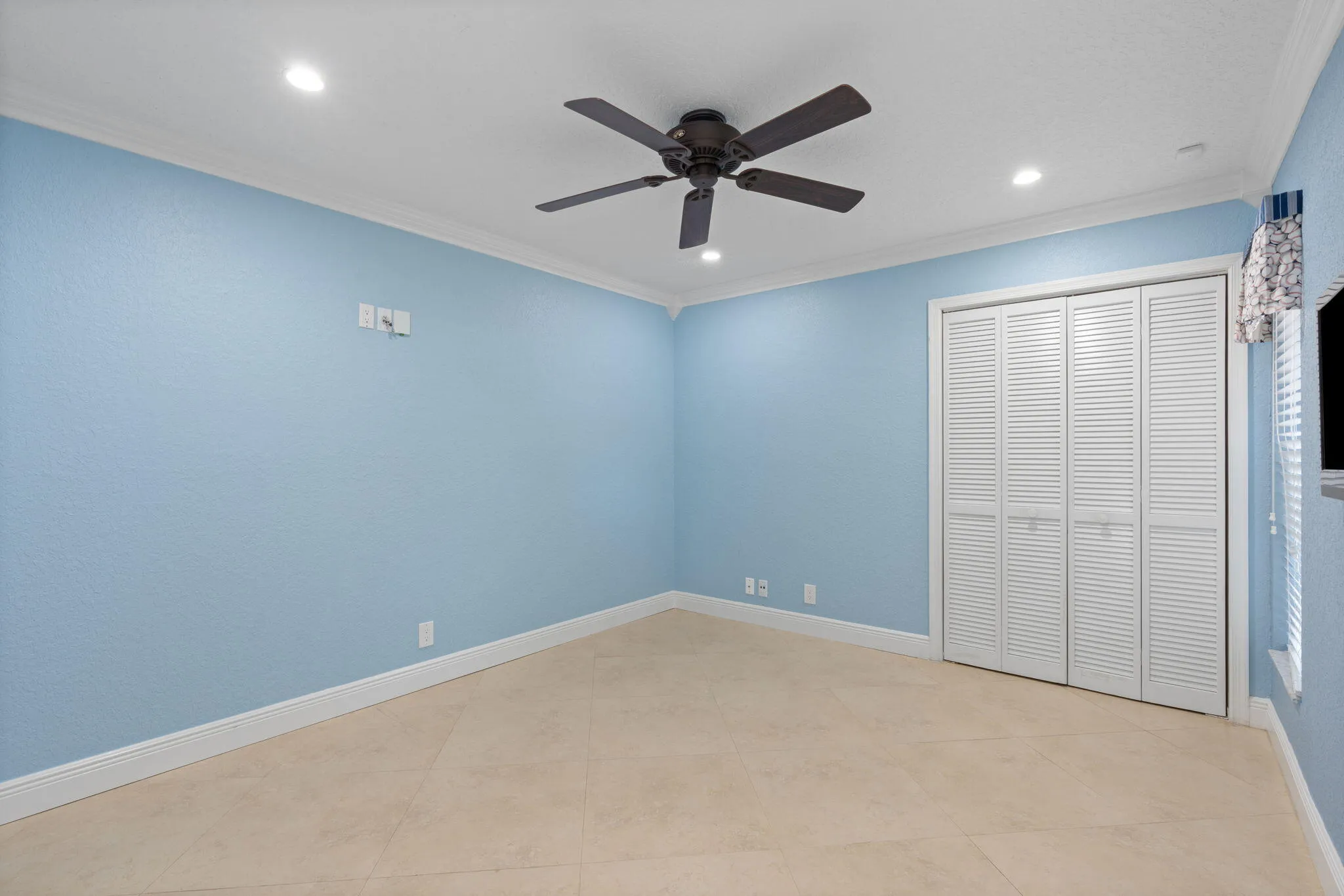 42-web-or-mls-11220 NW 2nd Manor Coral S