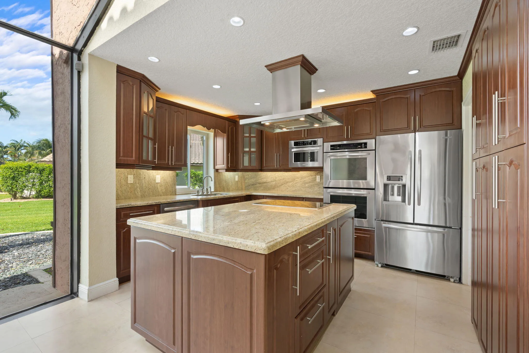 17-web-or-mls-11220 NW 2nd Manor Coral S