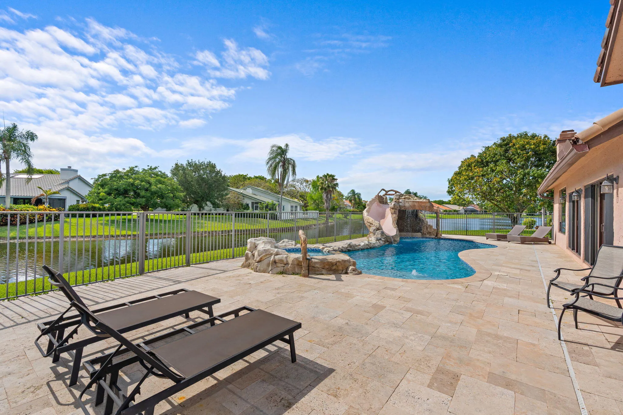 48-web-or-mls-11220 NW 2nd Manor Coral S