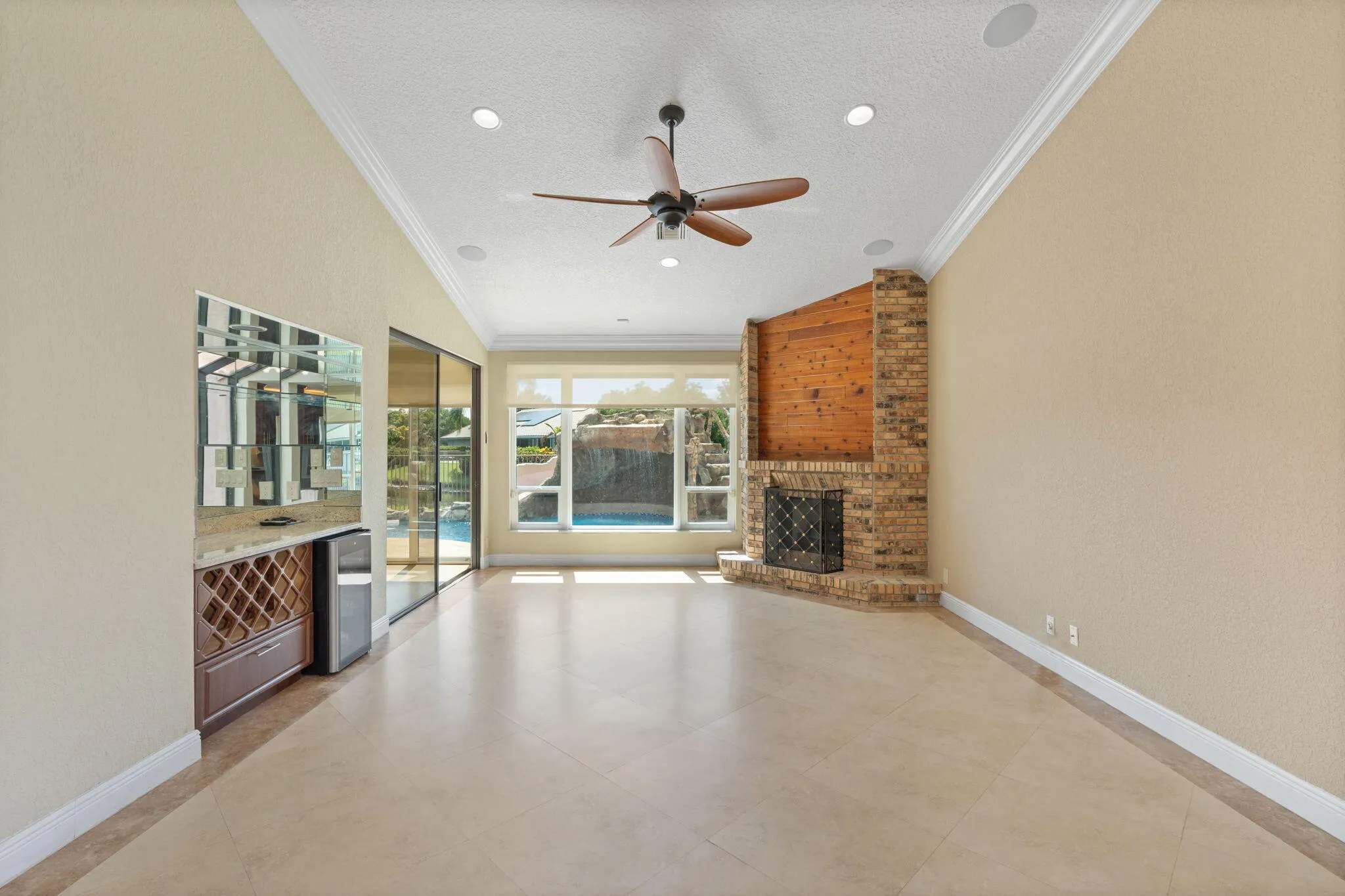 18-web-or-mls-11220 NW 2nd Manor Coral S