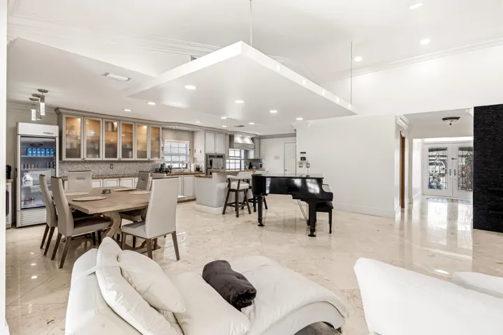 Living / Dining Area