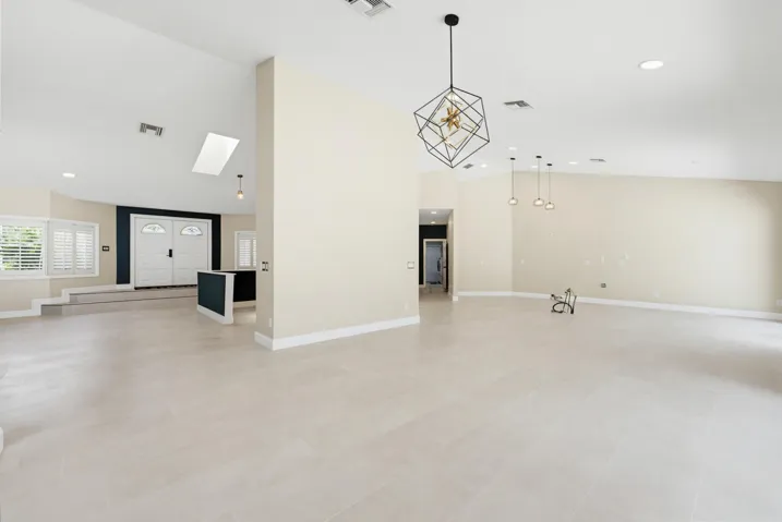 living room/dinning area/kitchen area