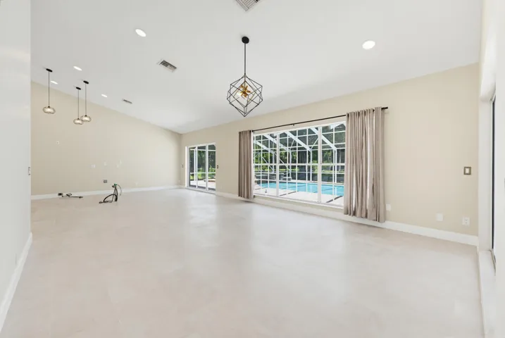 living room/dinning area/kitchen area