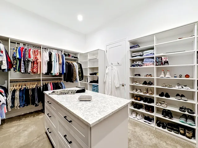 8596 Felicita Primary Closet Island