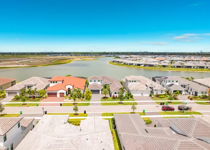 Felicita Aerial 1000 Foot Lakeview
