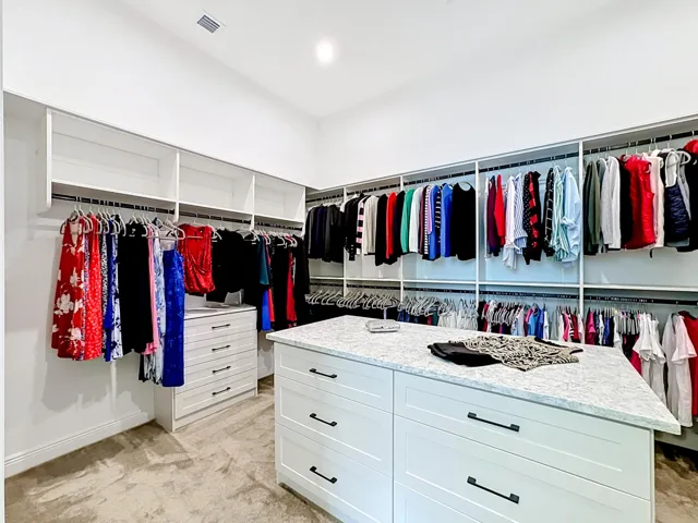 8596 Felicita Primary Built In Closet