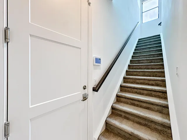 8596 SW Felicita Way Stairs/Garage