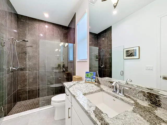 8596 SW Felicita Junior Suite Shower