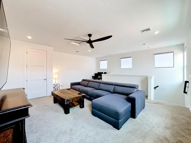 8596 SW Felicita Way Bonus Room 1