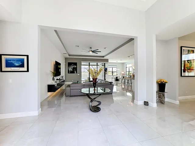 8596 SW Felicita Way Foyer