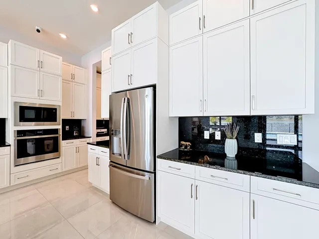 8596 SW Felicita Way Kitchen Bar